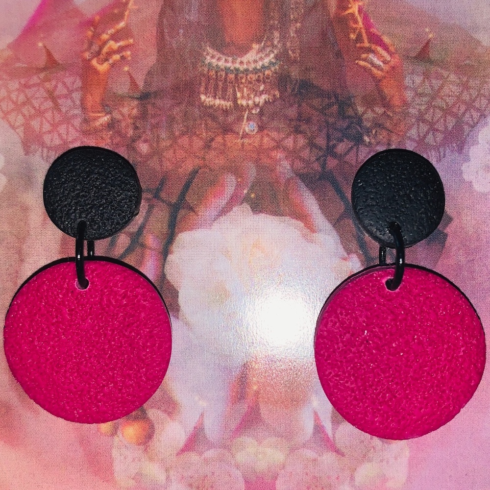 Fuchsia Black Earrings ✨